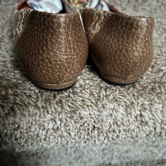 Gucci Women's Straw Raffia Style Woven Leather Trim Multicolor Flats. - Picture 9 of 15